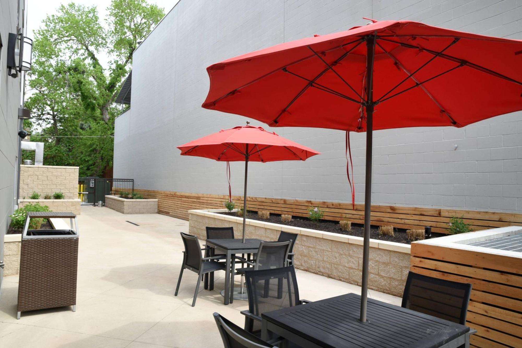 Towneplace Suites By Marriott Lawrence Downtown Exterior foto